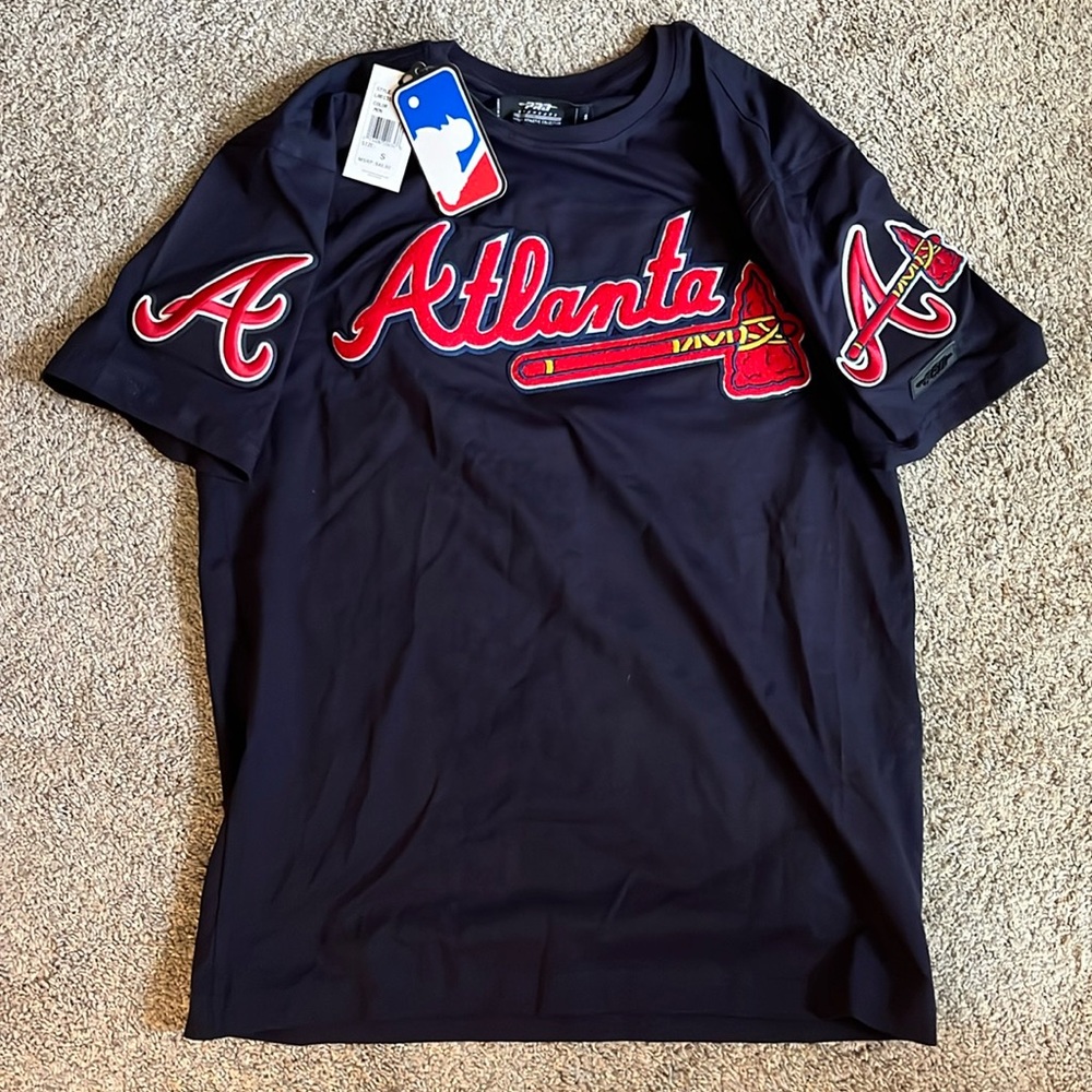 Braves T-Shirt Small with Embroidered Patches